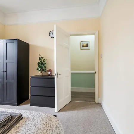 Modern 3 Bedroom Apartment In Wimbeldon Park London Exterior photo