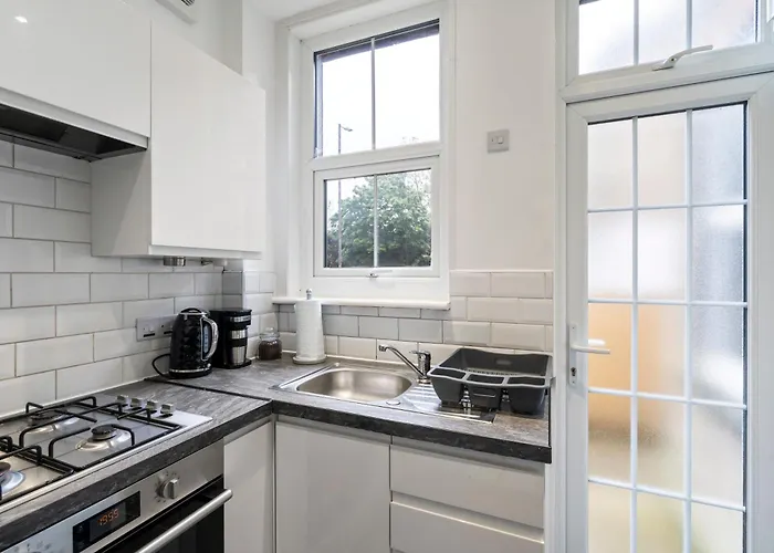 Modern 3 Bedroom Apartment In Wimbeldon Park